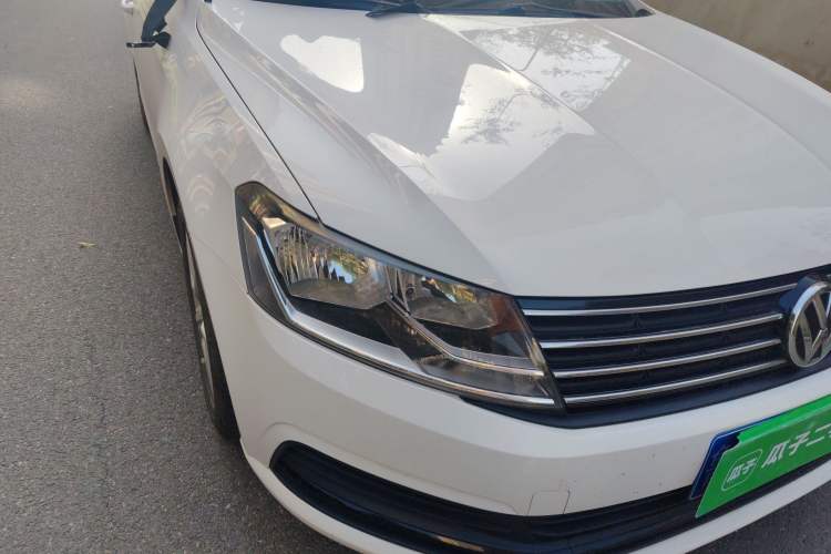 Used Volkswagen Lavida 2017 1.6L Automatic Fashion Edition Right Front Headlight