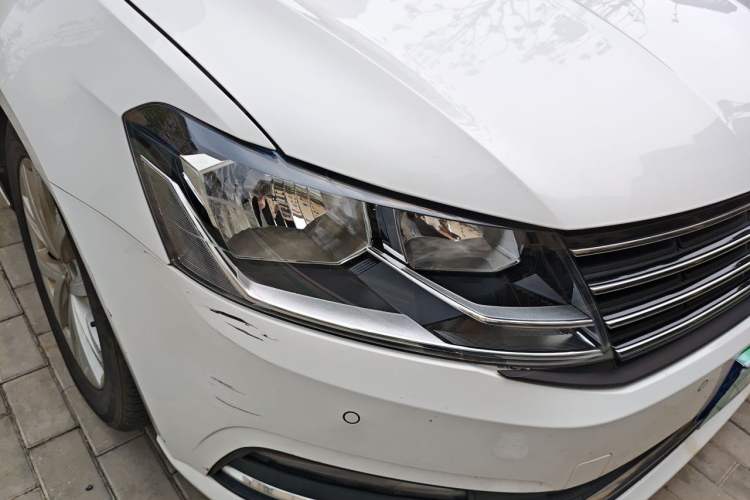 Used Volkswagen Lavida 2017 1.6L Automatic Comfort Edition Right Front Headlight