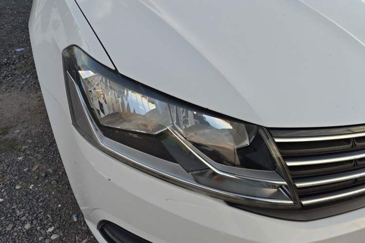 Used Volkswagen Lavida 2017 1.6L Automatic Fashion Edition Right Front Headlight