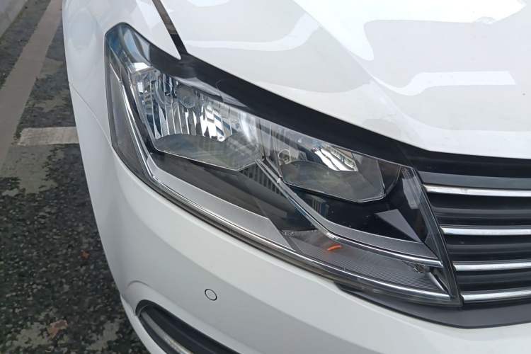 Used Volkswagen Lavida 2017 230TSI DSG Comfort Edition Right Front Headlight