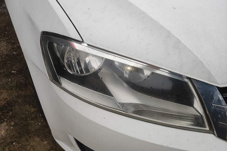 Used Volkswagen Lavida 2017 1.6L Automatic Fashion Edition Right Front Headlight