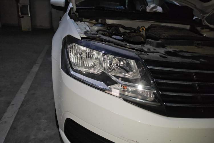 Used Volkswagen Lavida 2017 1.6L Automatic Fashion Edition Right Front Headlight