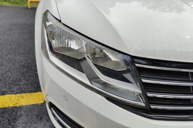 Used Volkswagen Lavida 2017 1.6L Automatic Comfort Edition Right Front Headlight