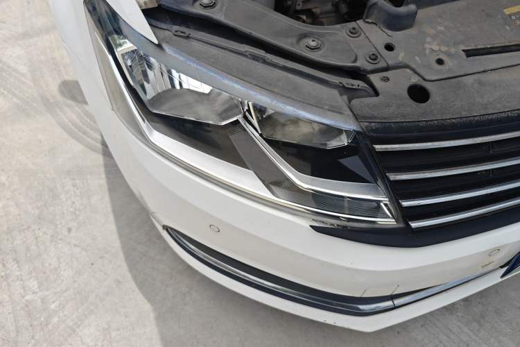 Used Volkswagen Lavida 2017 1.6L Automatic Comfort Edition Right Front Headlight
