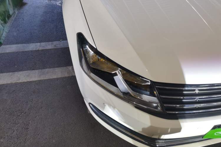 Used Volkswagen Lavida 2017 230TSI DSG Comfort Edition Right Front Headlight