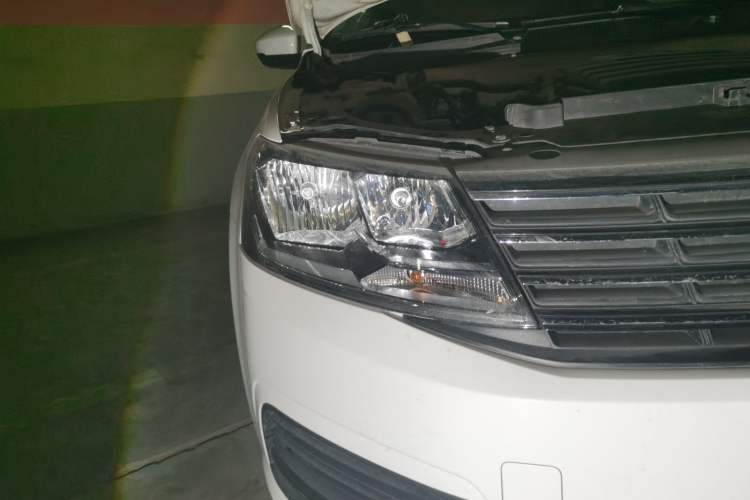 Used Volkswagen Lavida 2017 1.6L Automatic Fashion Edition Right Front Headlight