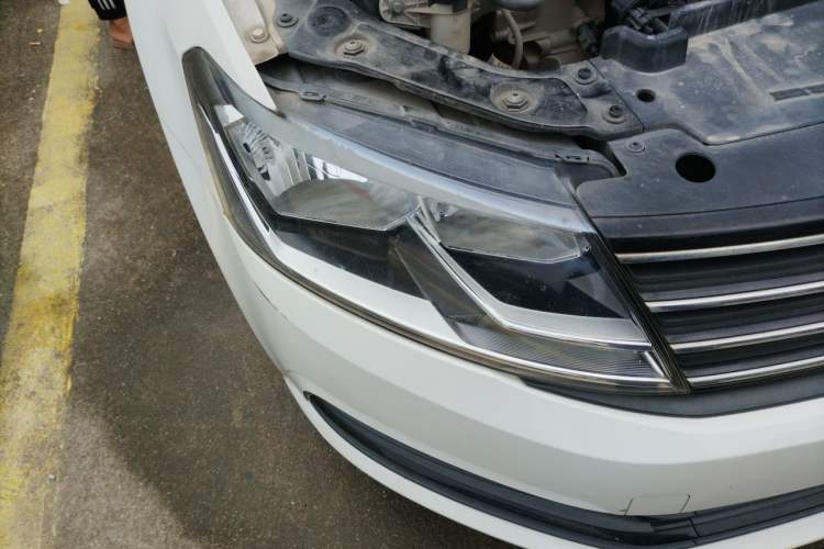 Used Volkswagen Lavida 2017 1.6L Automatic Fashion Edition Right Front Headlight