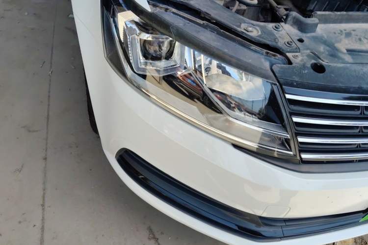 Used Volkswagen Lavida 2017 1.6L Automatic Fashion Edition Right Front Headlight
