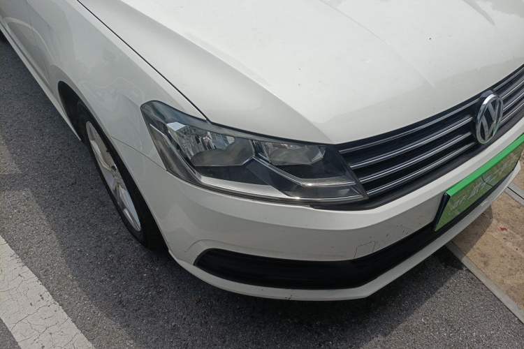 Used Volkswagen Lavida 2017 1.6L Automatic Fashion Edition Right Front Headlight