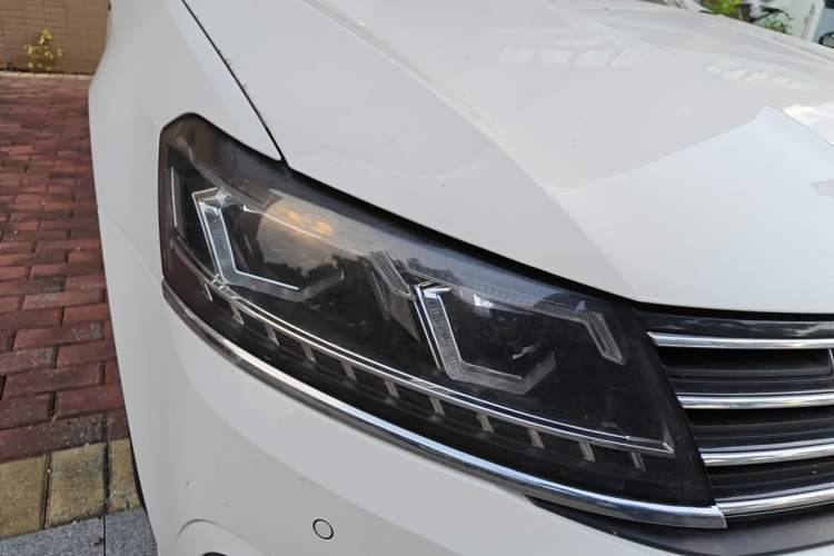 Used Volkswagen Lavida 2017 230TSI DSG Comfort Edition Right Front Headlight
