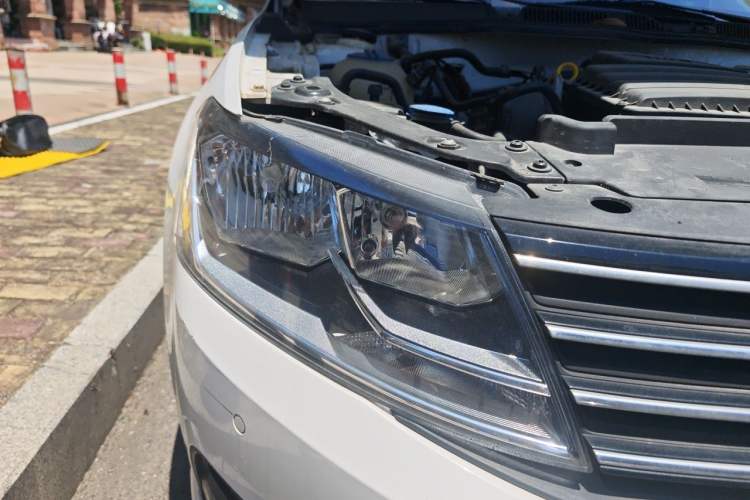 Used Volkswagen Lavida 2017 1.6L Automatic Comfort Edition Right Front Headlight