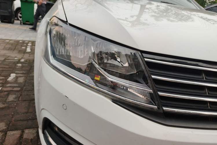 Used Volkswagen Lavida 2017 1.6L Manual Comfort Edition Right Front Headlight