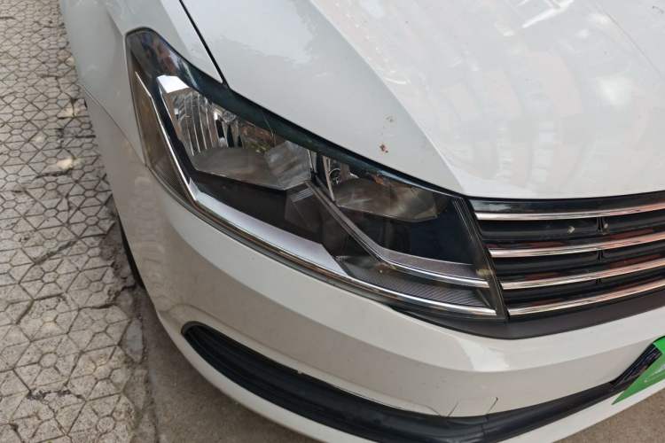 Used Volkswagen Lavida 2017 1.6L Automatic Fashion Edition Right Front Headlight