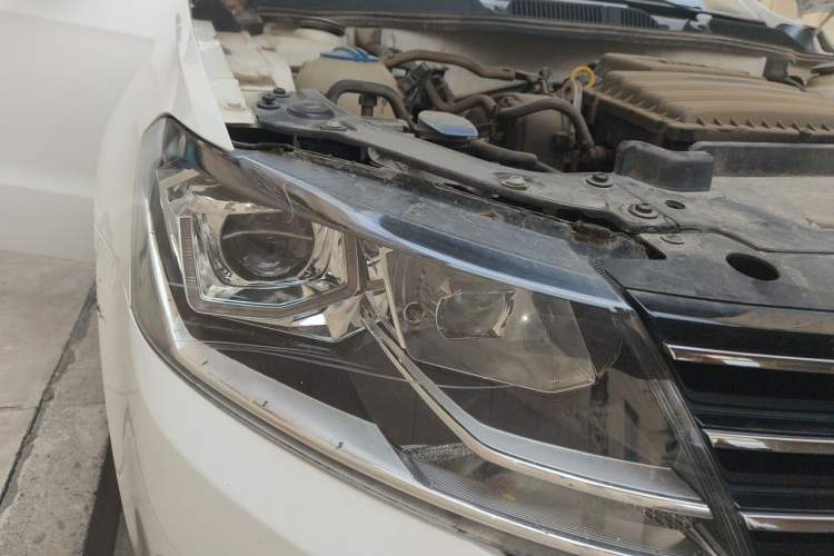 Used Volkswagen Lavida 2017 1.6L Manual Comfort Edition Right Front Headlight