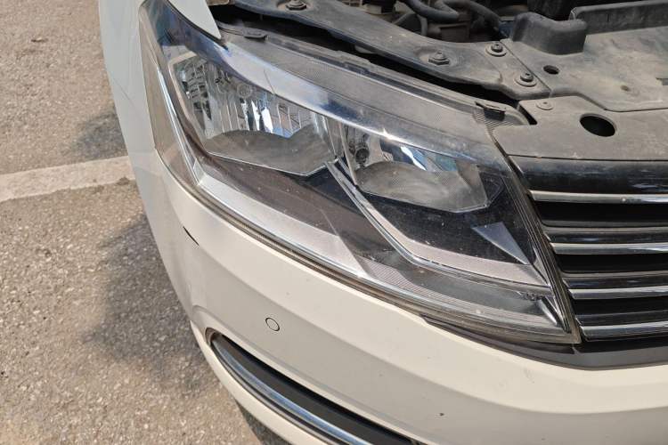 Used Volkswagen Lavida 2017 1.6L Automatic Comfort Edition Right Front Headlight