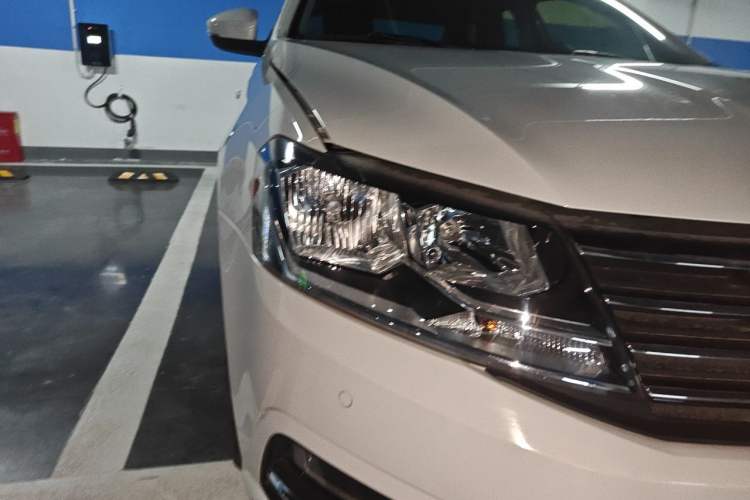 Used Volkswagen Lavida 2017 230TSI DSG Comfort Edition Right Front Headlight