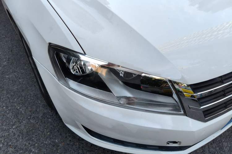 Used Volkswagen Lavida 2017 1.6L Manual Fashion Edition Right Front Headlight