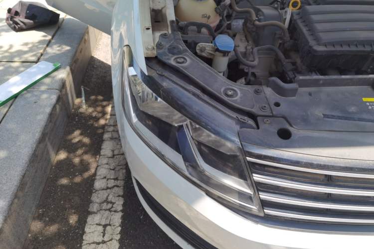 Used Volkswagen Lavida 2017 1.6L Automatic Fashion Edition Right Front Headlight