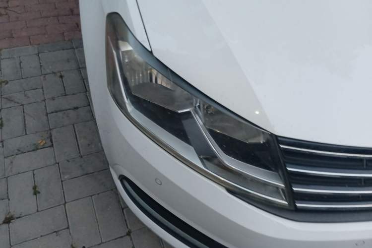 Used Volkswagen Lavida 2017 1.6L Automatic Comfort Edition Right Front Headlight