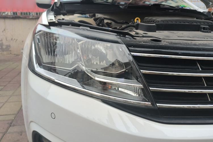 Used Volkswagen Lavida 2017 1.6L Automatic Comfort Edition Right Front Headlight
