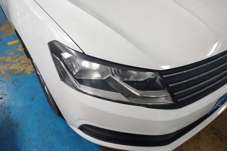Used Volkswagen Lavida 2017 1.6L Manual Fashion Edition Right Front Headlight