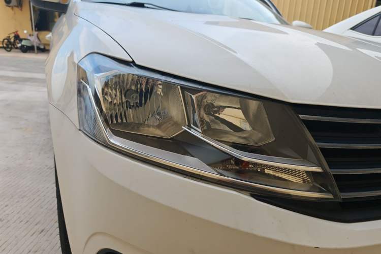 Used Volkswagen Lavida 2017 1.6L Automatic Fashion Edition Right Front Headlight