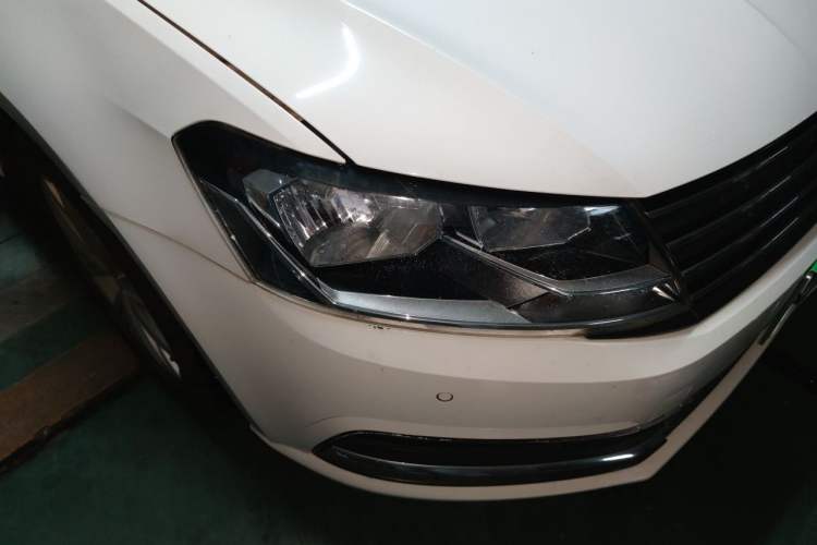 Used Volkswagen Lavida 2017 1.6L Automatic Comfort Edition Right Front Headlight