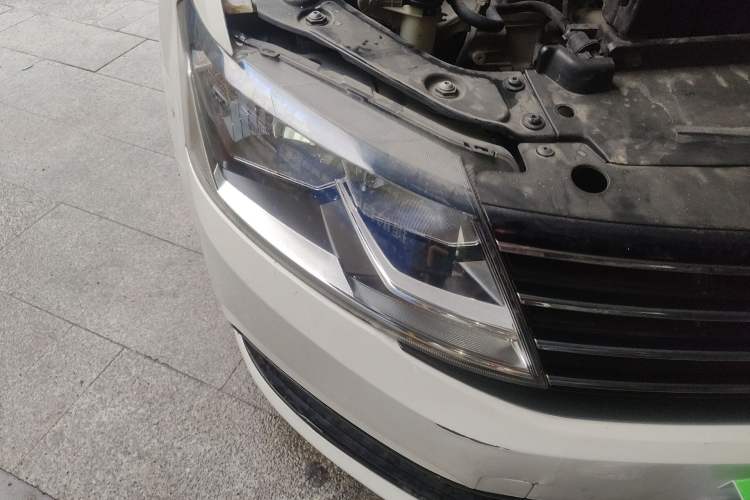 Used Volkswagen Lavida 2017 1.6L Automatic Fashion Edition Right Front Headlight