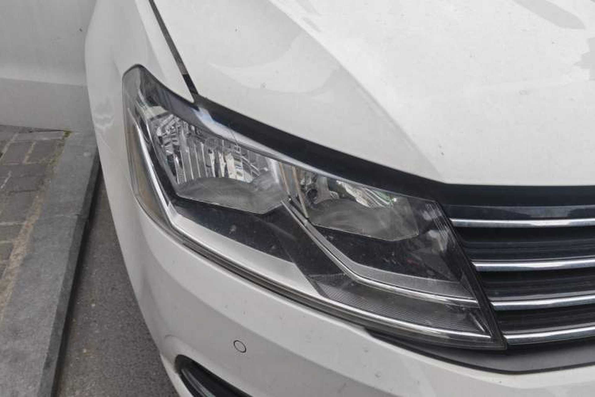 Used Volkswagen Lavida 2017 1.6L Automatic Comfort Edition Right Front Headlight