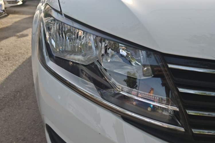 Used Volkswagen Lavida 2017 1.6L Manual Fashion Edition Right Front Headlight