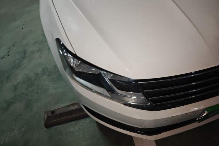Used Volkswagen Lavida 2017 1.6L Automatic Fashion Edition Right Front Headlight