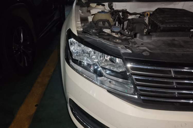 Used Volkswagen Lavida 2017 1.6L Automatic Comfort Edition Right Front Headlight