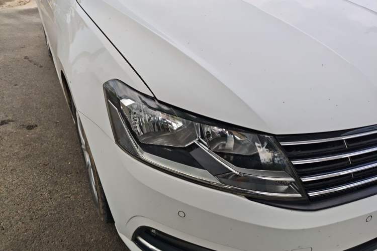 Used Volkswagen Lavida 2017 1.6L Manual Comfort Edition Right Front Headlight