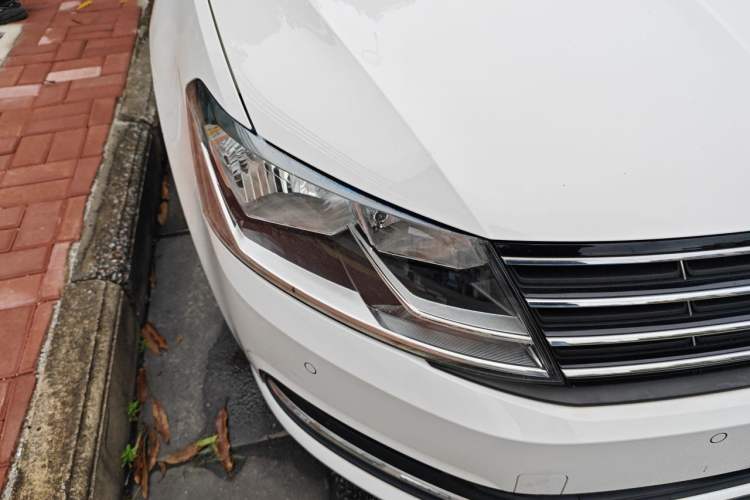 Used Volkswagen Lavida 2017 230TSI DSG Comfort Edition Right Front Headlight