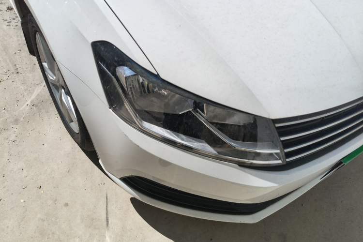 Used Volkswagen Lavida 2017 1.6L Manual Fashion Edition Right Front Headlight
