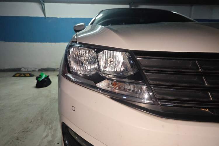 Used Volkswagen Lavida 2017 1.6L Automatic Comfort Edition Right Front Headlight