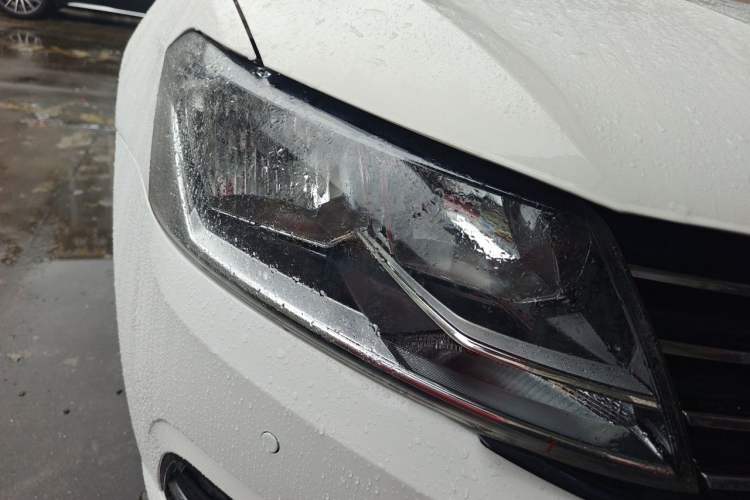 Used Volkswagen Lavida 2017 1.6L Manual Comfort Edition Right Front Headlight