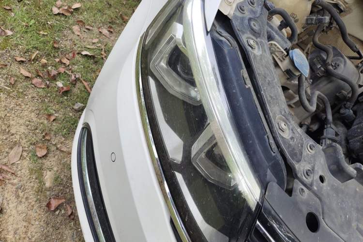Used Volkswagen Lavida 2017 1.6L Automatic Comfort Edition Right Front Headlight