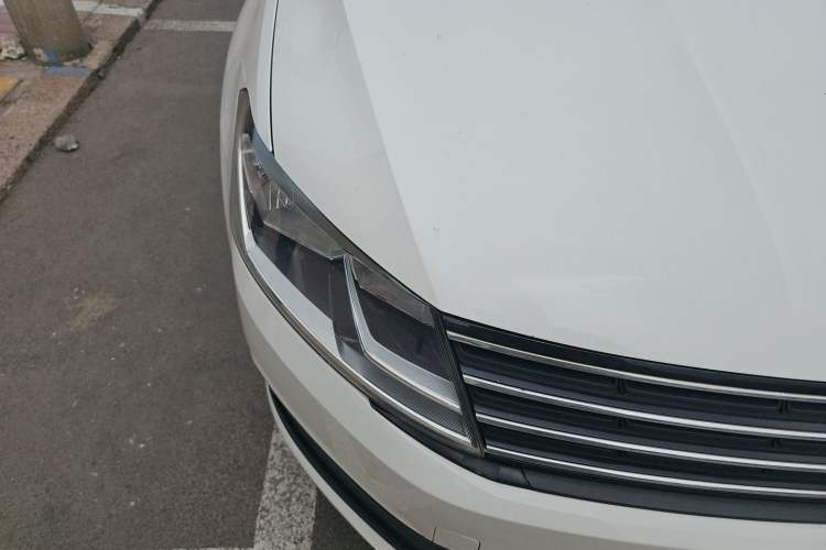 Used Volkswagen Lavida 2017 1.6L Manual Fashion Edition Right Front Headlight