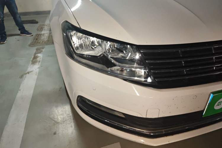 Used Volkswagen Lavida 2017 230TSI DSG Comfort Edition Right Front Headlight