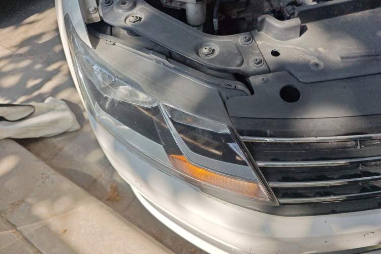 Used Volkswagen Lavida 2017 1.6L Automatic Comfort Edition Right Front Headlight