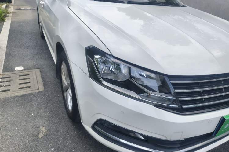 Used Volkswagen Lavida 2017 1.6L Automatic Comfort Edition Right Front Headlight