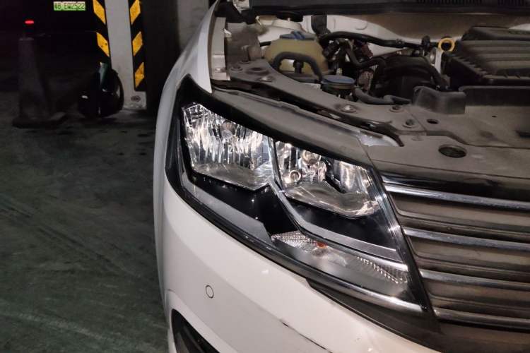 Used Volkswagen Lavida 2017 1.6L Automatic Comfort Edition Right Front Headlight