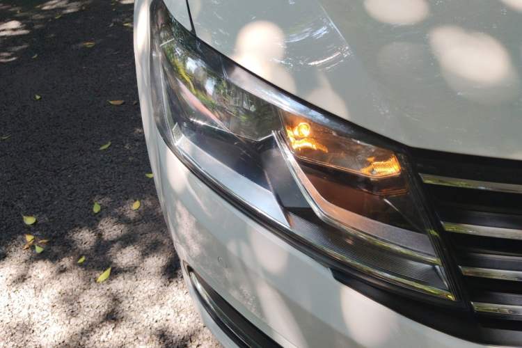 Used Volkswagen Lavida 2017 230TSI DSG Comfort Edition Right Front Headlight