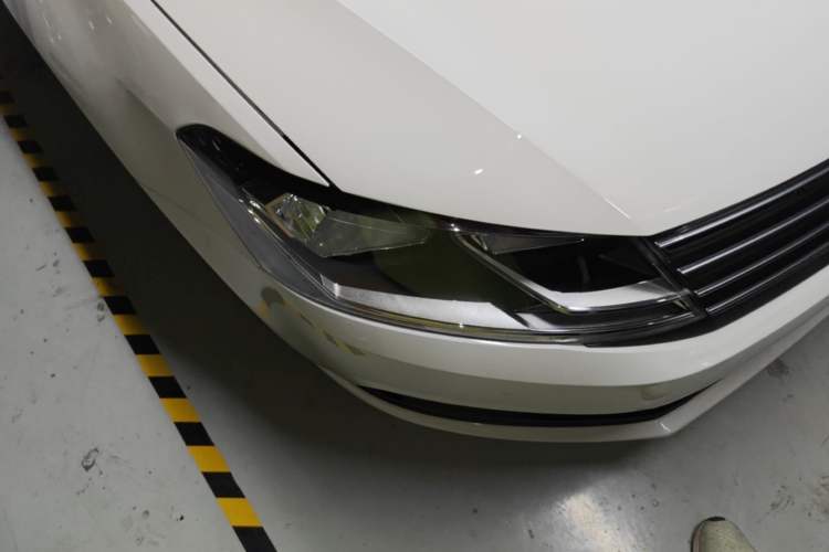 Used Volkswagen Lavida 2017 1.6L Automatic Fashion Edition Right Front Headlight