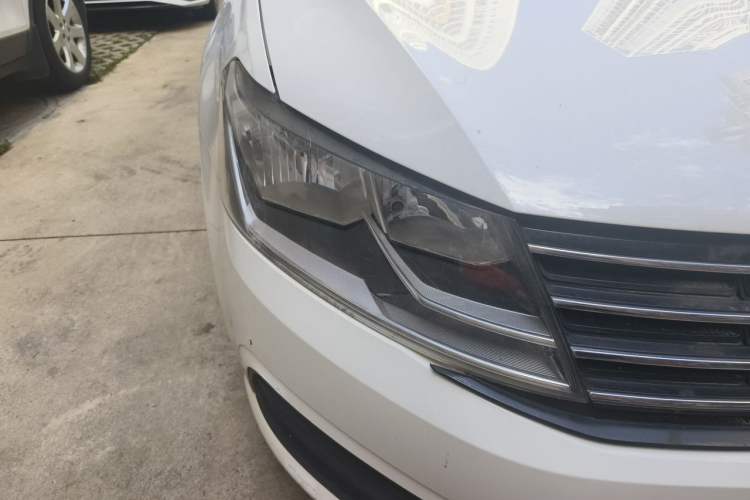 Used Volkswagen Lavida 2017 1.6L Automatic Fashion Edition Right Front Headlight