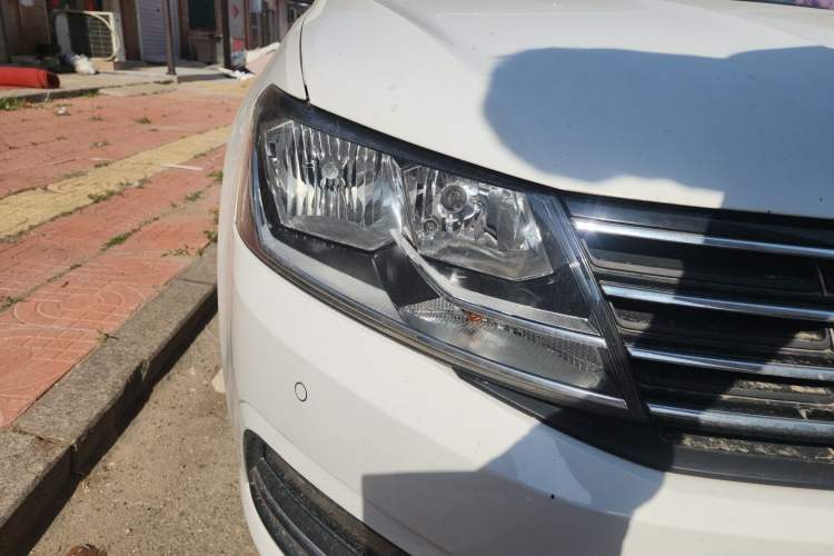 Used Volkswagen Lavida 2017 1.6L Manual Comfort Edition Right Front Headlight