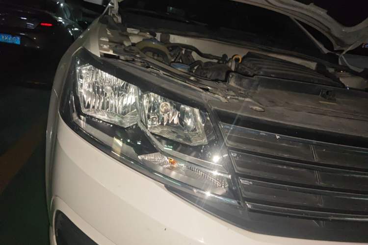 Used Volkswagen Lavida 2017 1.6L Automatic Fashion Edition Right Front Headlight