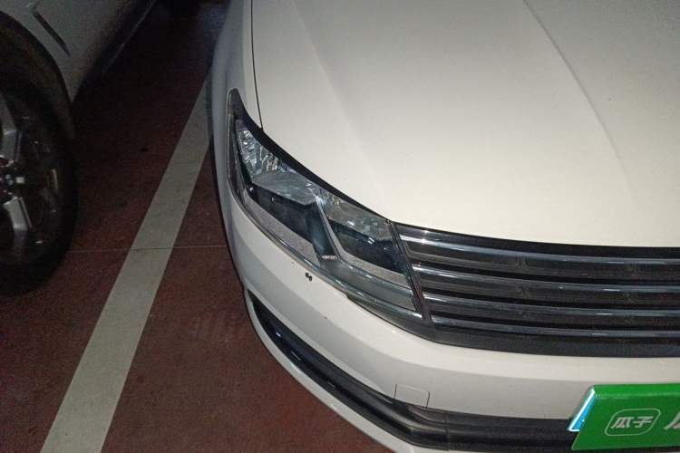 Used Volkswagen Lavida 2017 1.6L Automatic Fashion Edition Right Front Headlight