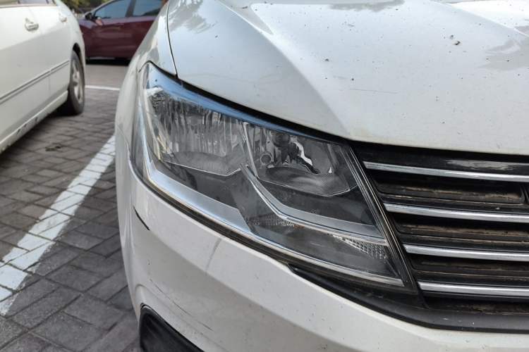 Used Volkswagen Lavida 2017 1.6L Automatic Fashion Edition Right Front Headlight